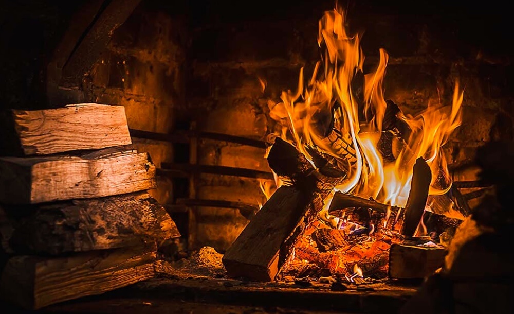 eigenschaften-tipps-brennholz-holzarten-waermen-heizen-winter-kaelte-1