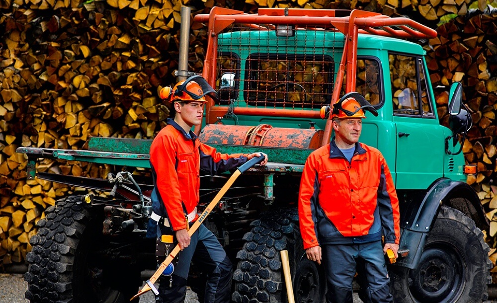 forstarbeiter-nachhaltigkeit-foerdern-boden-schuetzen-maschinen-einsatz-wa-unimog