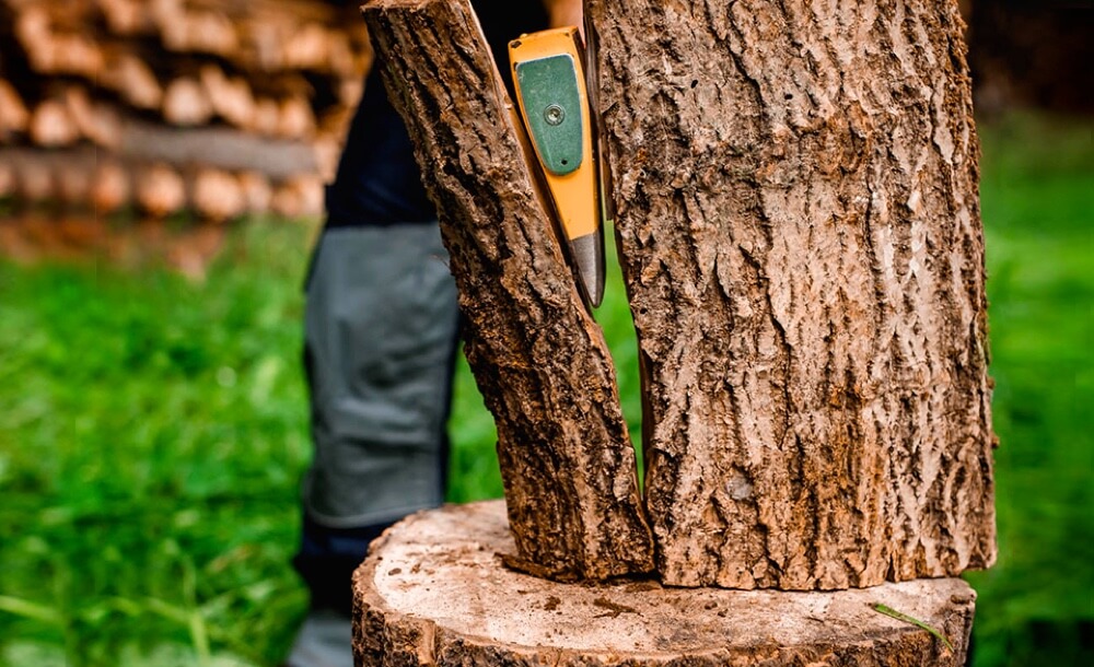 forstwerkzeug-wartung-pflege-tipps-forsarbeiter-werkzeug-schuetzen-verschleiss-vorbeugen