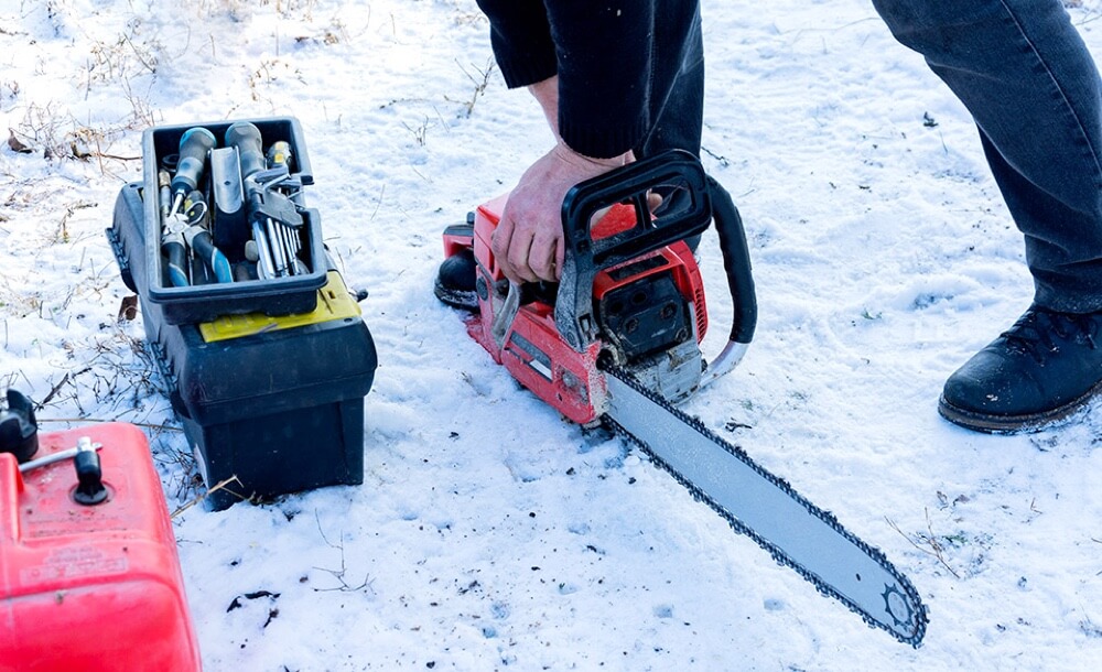 jahreszeit-wald-wintertipps-forstarbeiter-tipp-tricks-gefahren-arbeiter-werkzeug-forst